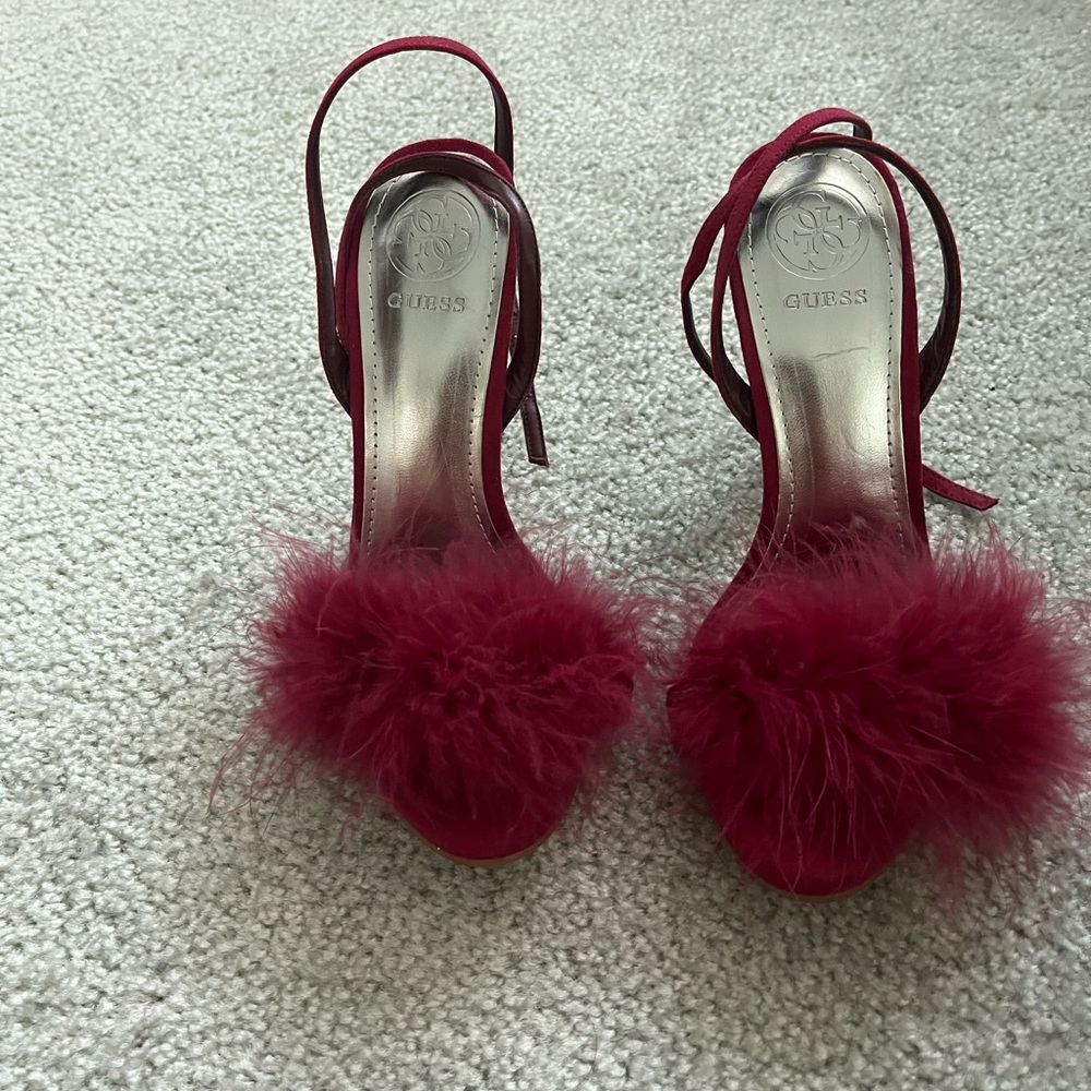 Guess Women's nwob Merlot maribou feather boa strappy high Heels size 6